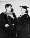 После средней школы Джон Кеннеди поступил в Гарвард, который с успехом окончил в 1940 году.
