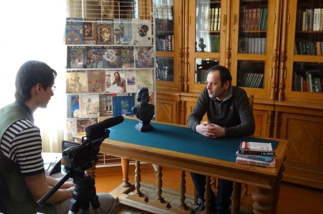 С Романом Сенчиным, и с другими известными российскими писателями, в Литературном музее записали серию интервью.