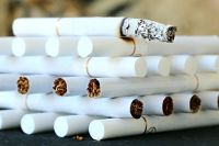 Для большинства решение взяться за сигарету пришло из-за тяжёлой обстановки в обществе