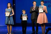 Глава региона вручил дипломы победителям в номинации «Конкурс авторской сказки».