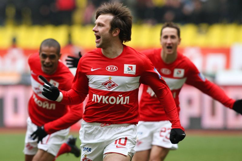 Иван Саенко (полузащитник, 33 года) — завершил спортивную карьеру в 27 лет.