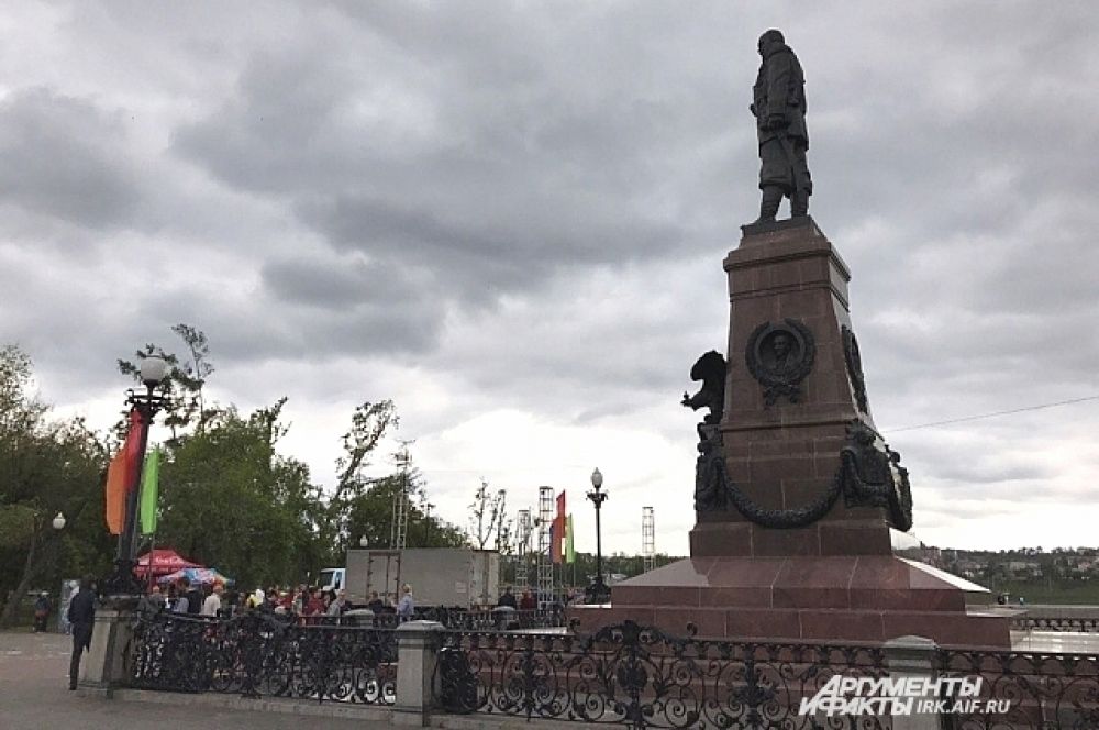 Лето Иркутск встречает мрачно.