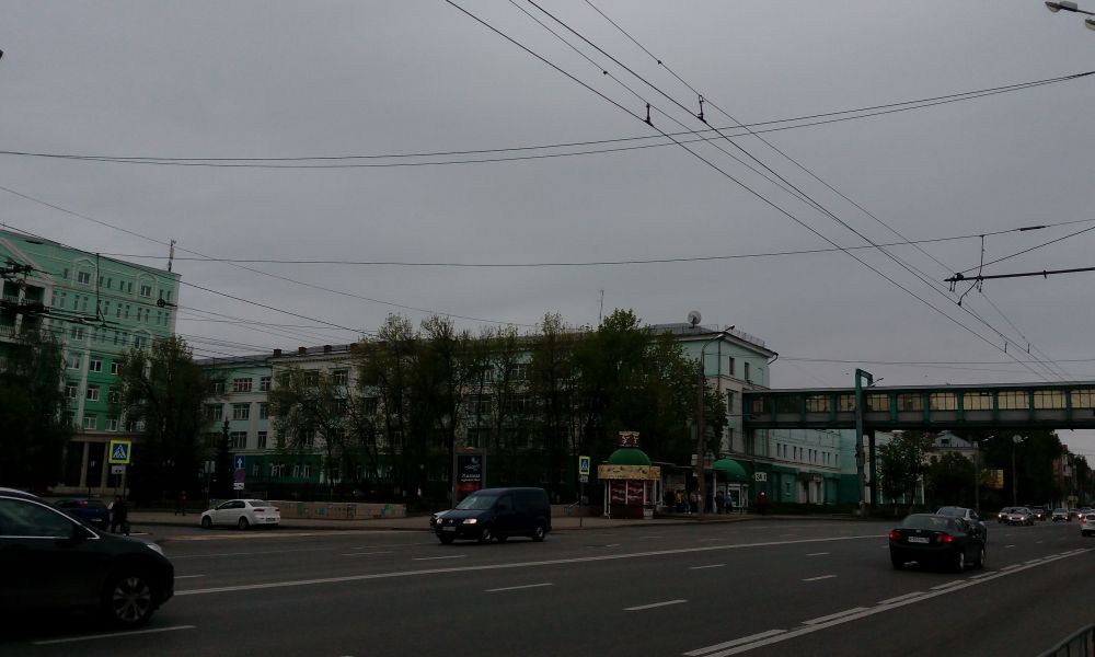 В Ижевске в первый день лета пасмурно и холодно, за окном всего +11 градусов и ветер до 22 м/с.