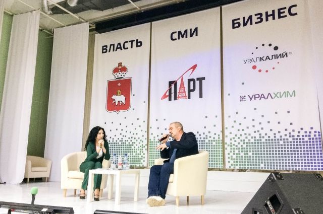 Журналисты также приняли участие в творческой встрече с известным российским актером театра и кино Александром Балуевым, которую организовала компания «УРАЛХИМ».