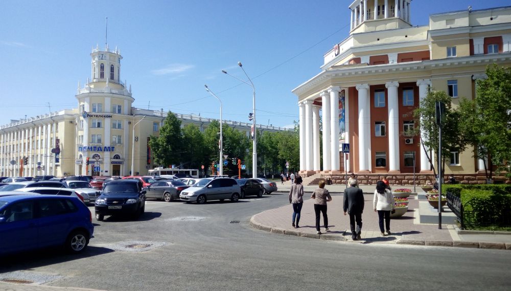 В Кемерове с первого взгляда лето, но на улице дует холодный ветер, а к вечеру возможны грозы.