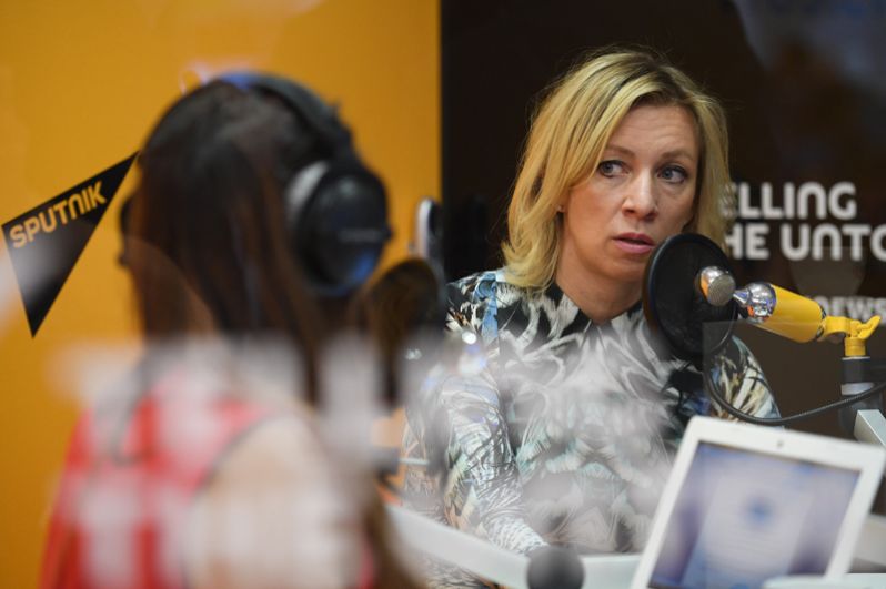 Официальный представитель министерства иностранных дел России Мария Захарова во время интервью радио Sputnik на Санкт-Петербургском международном экономическом форуме 2017.