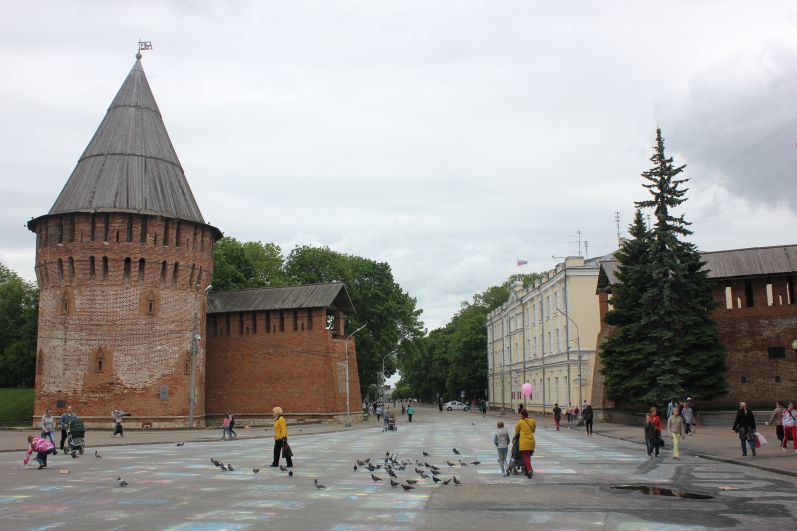  Лето в Смоленске началось с похолодания. Столбики термометров в дневные часы поднялись до отметки +18°C. В регионе установилась облачная погода, синоптики прогнозируют кратковременные дожди. 