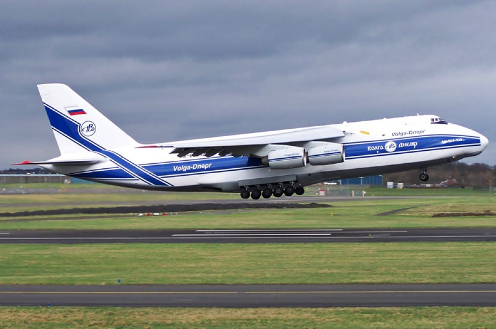 Звание самого большого серийно выпускающегося самолёта до Airbus A380 принадлежало Ан-124 «Руслан». Сейчас это воздушное судно остаётся самым большим военным самолётом в мире, также у него самая большая грузоподъёмность среди серийных грузовых самолётов.