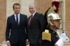 29 мая. Президент Франции Эммануэль Макрон встретился с президентом России Владимиром Путиным в Версальском замке под Парижем.