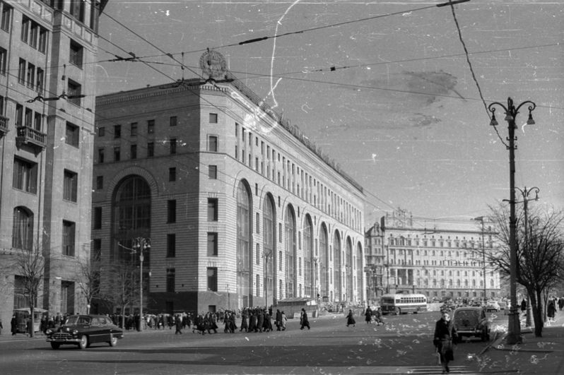 1961 год. Здание магазина «Детский мир» на Лубянской площади.