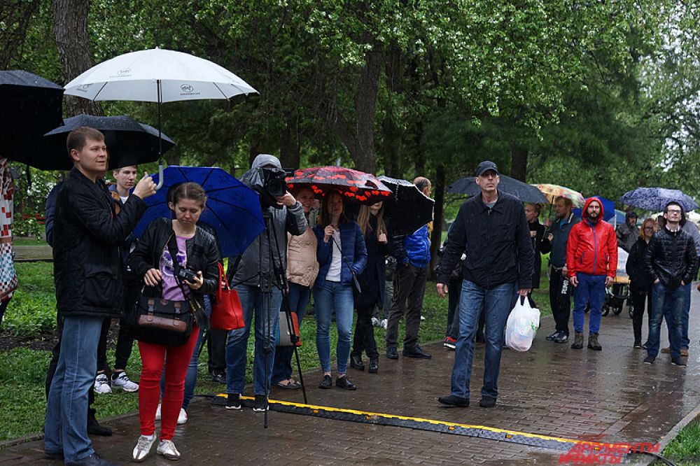 В этот день в городе установилась пасмурная погода. Однако дождь и ветер в этот день, как уверили организаторы, не испортили настроя пермякам.