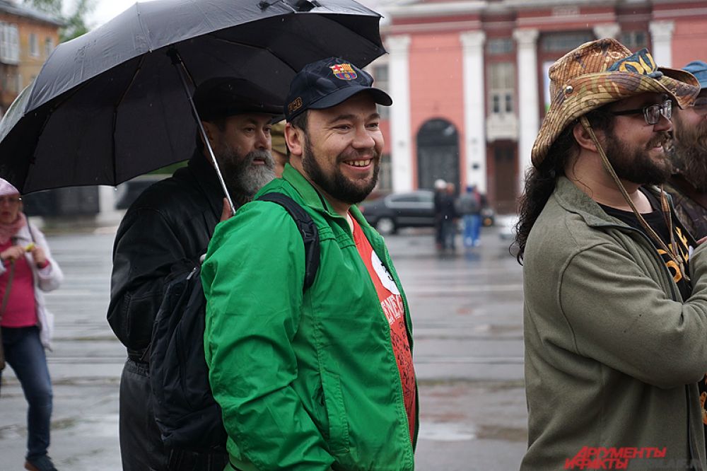 Главным девизом мероприятия стали слова «Достоевский и Толстой тоже были с бородой!». Необычная акция развернулась на площадке сквера у танка по улице Сибирская.
