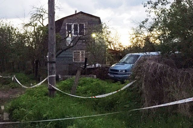 Дом в поселке Редкино Тверской области. В ночь на 4 июня в поселке Редкино, в садоводческом товариществе «50 лет Октября» мужчина в ходе бытового конфликта застрелил 9 человек.