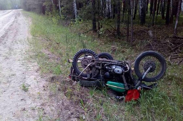 В Упоровском районе мотоциклист без прав разбился насмерть, улетев в кювет