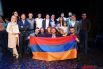 Большая группа поддержки армянской участницы. 