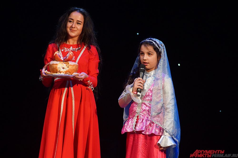 Следующий конкурс был посвящён национальной кухне. Каждая участница показала не только свои кулинарные умения, но и знание рецептов своего народа.