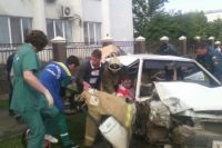 В Оренбурге спасатели вызволили водителя из покореженного в ДТП «ВАЗа»