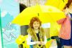 Фотосессия с ярко-жёлтыми зонтиками сети "Подорожник" удалась всем участникам 