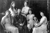 Николай II c семьёй.