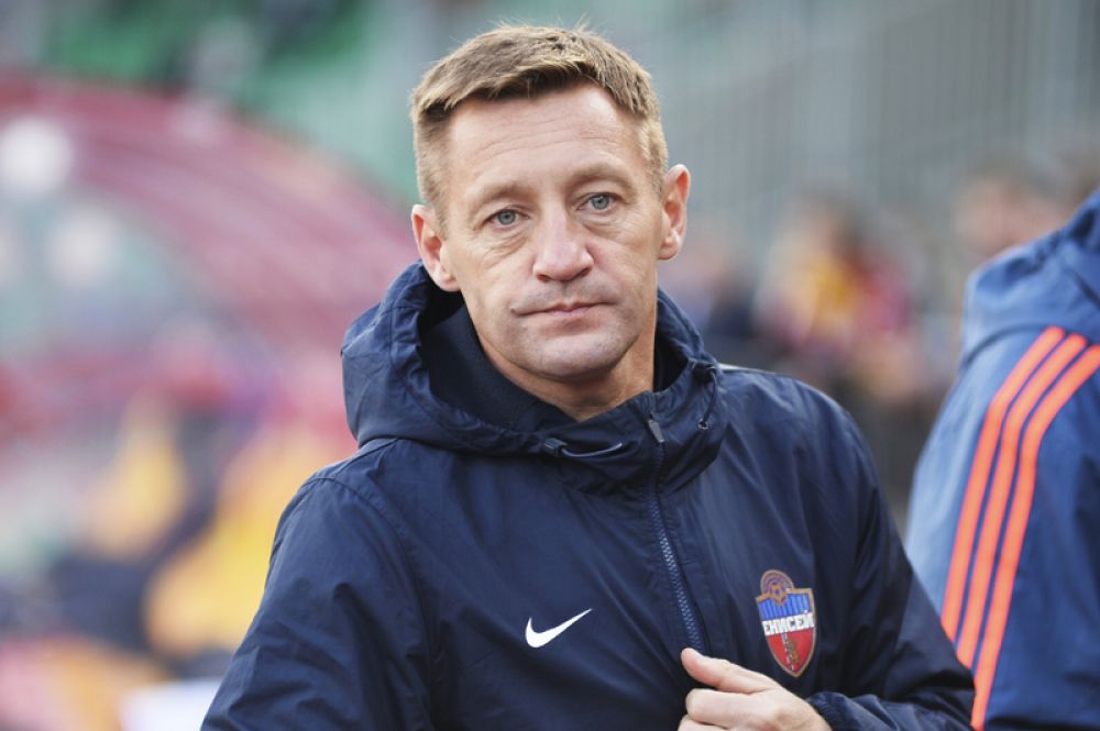 Андрей Тихонов («Енисей» – «Крылья Советов»). Красноярский «Енисей» Андрея Тихонова едва не сотворил сенсацию, остановившись в шаге от РФПЛ. Работа Тихонова в его первом самостоятельном сезоне получила очень высокие оценки, однако главный тренер все-таки уволился. Теперь он будет работать в Самаре: «Крылья Советов» получили понижение в классе и очень рассчитывают уже на следующий год вернуться в РФПЛ вместе с Тихоновым.