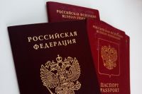 15 тюменских школьников получили паспорта из рук губернатора области