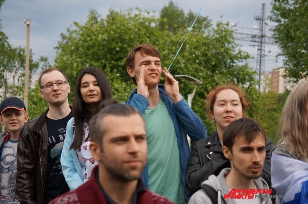 Пермяки периодически скандировали лозунги против коррупции.