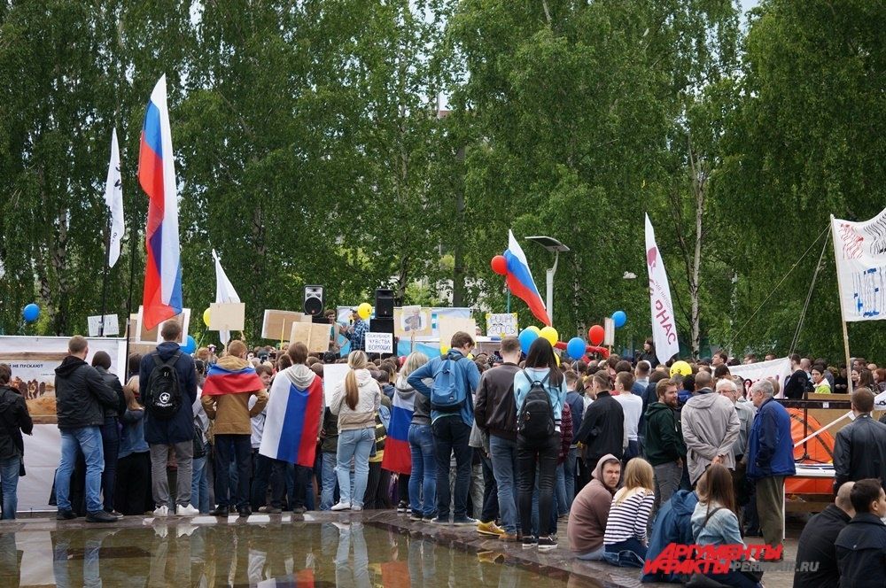 По словам организаторов, на митинге собралось несколько тысяч человек.