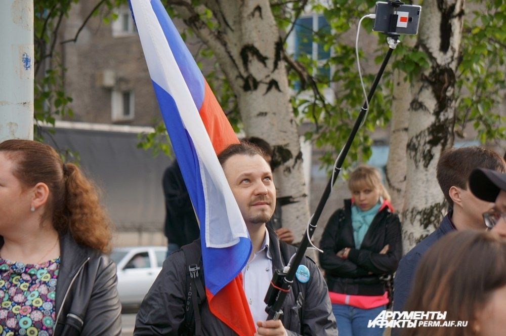 Некоторые вели прямую трансляцию в социальных сетях.