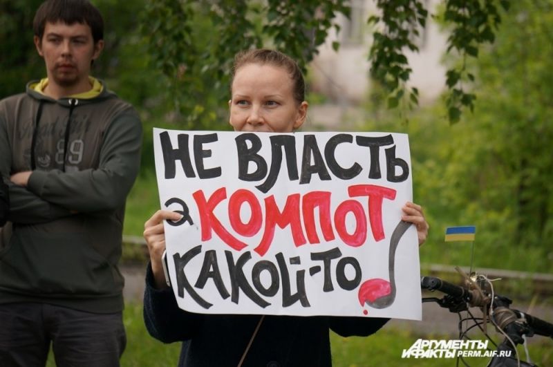 Один из организаторов митинга Александра Семёнова.