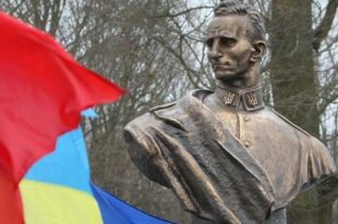 Памятник Роману Шухевичу