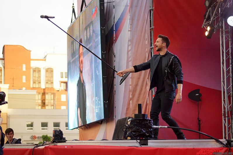 Певец признался, что рад был попасть на праздник в Перми – ему пришлось даже отказаться от концерта на Красной площади в Москве.