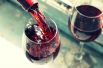 Красное вино. Но только в небольших количествах, не более 150 мл в день. В вине содержатся биофлавоноиды, которые защищают сосуды и улучшают усвоение железа в организме. Поэтому людям, сдавшим кровь, часто рекомендуют выпивать не более бокала в день красного вина, конечно, в том случае, если нет зависимости или каких-то заболеваний, при которых вино противопоказано.