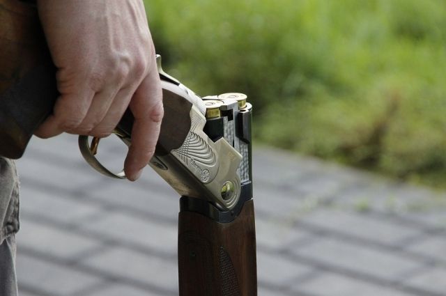 Молодые тазовчане украли у пьяного мужчины ружьё и решили его продать