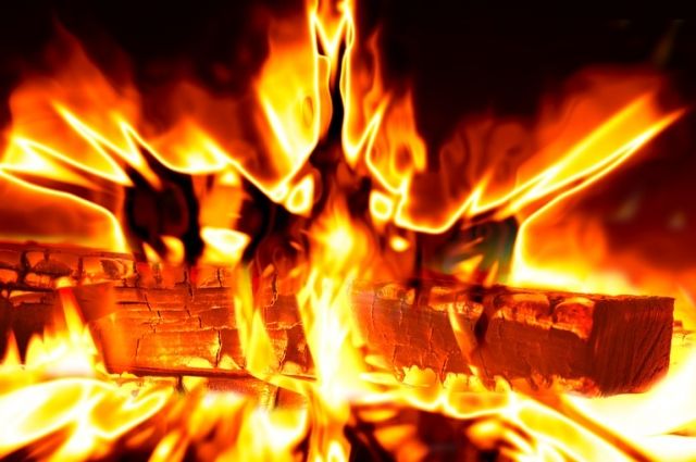 В Тюмени загорелись частный дом и гараж - причины возгорания неизвестны