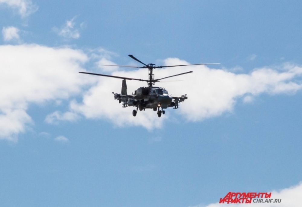 Вертолет К-52 «Аллигатор» выполняет элементы высшего пилотажа не хуже маленьких истребителей