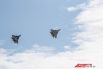 Во время воздушного боя бомбардировщиков Су-34 прикрывают истребители Су-35