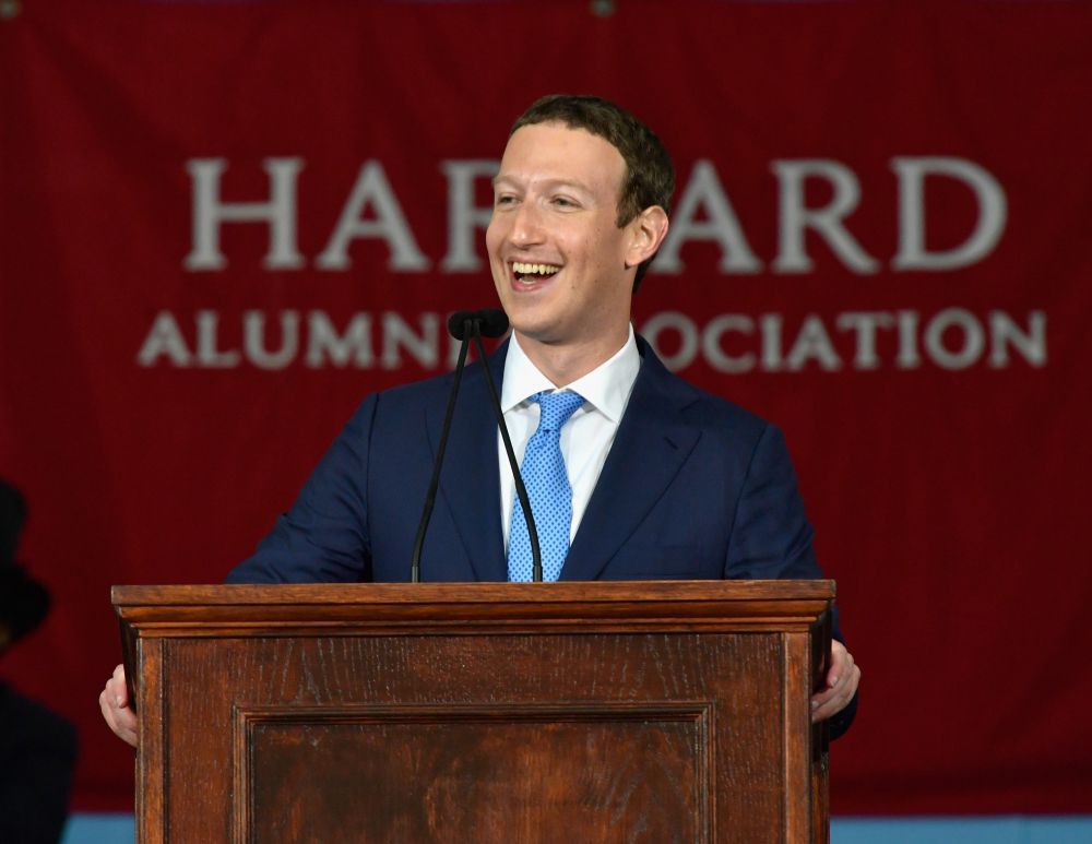 Марк Цукерберг - американский программист и один из создателей Facebook. Состояние составляет $61 млрд