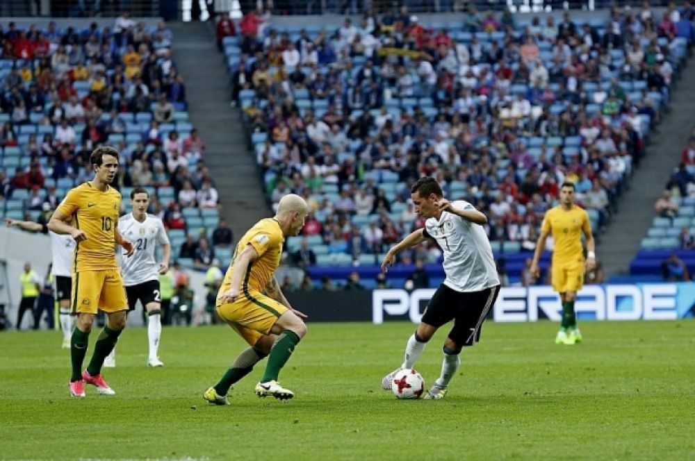 Немецкий футболист Юлиан Дракслер признан лучшим игроком в матче с Австралией 19 июня.