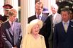 4 августа 1999 года. 99-летие Елизаветы, королевы-матери. Елизавета в окружении правнуков, Гарри и Уильяма, и внука, принца Чарльза.