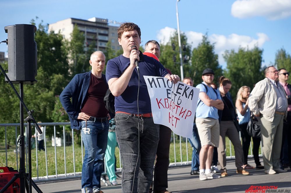 Кроме того, перед собравшимися поочерёдно выступали пайщики и дольщики.