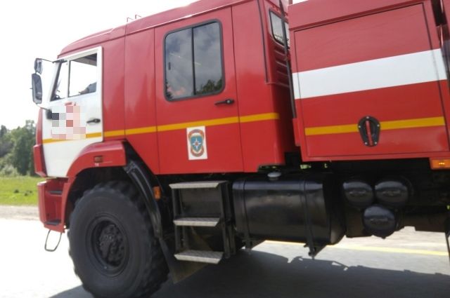 Больше часа пожарные тушили дом в Тюменской области