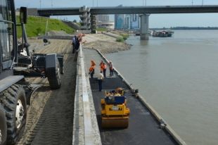 Асфальтирование набережной.