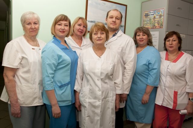 Персонал клиники и его руководитель Татьяна Глинская (в центре). 