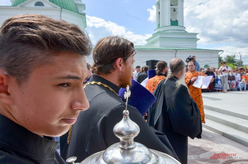 Открытие памятника Елизавете Романовой в Алапаевске.