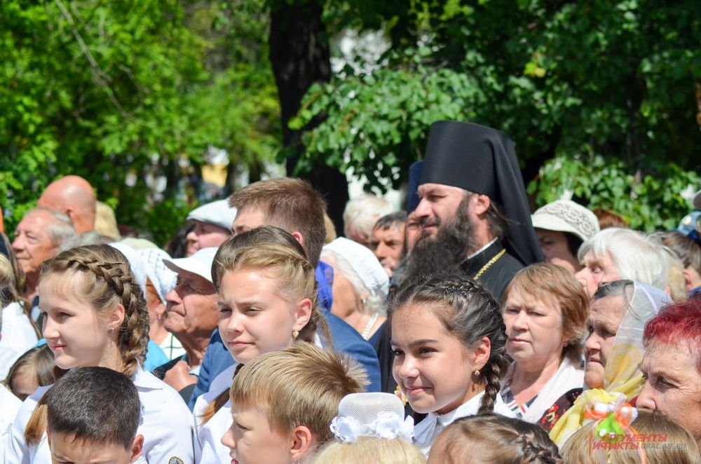 Открытие памятника Елизавете Романовой в Алапаевске.