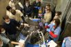 27 июня. Горилла Джо из зоопарка Франклин-Парк в Бостоне подвергается общему физическому осмотру ветеринарами, США.