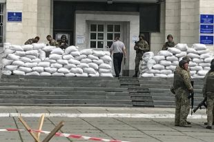 Укрепленные позиции возле входа в Дарницкий райсовет