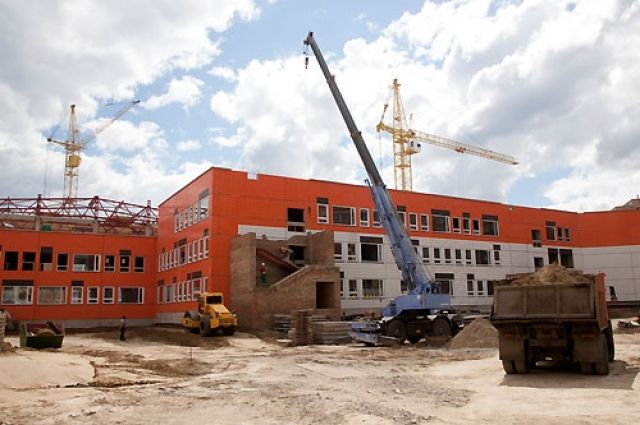Школа в мкр. Иннокентьевский уже в стадии завершения строительства.