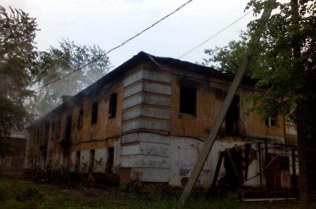 Сразу несколько расседлённых домов горели в Перми в июне.