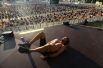 5 июля. Британский фитнес-тренер Джо Уикс пытается побить мировой рекорд Гиннеса, проводя самую длинную интенсивную тренировку в Гайд-парке в Лондоне.
